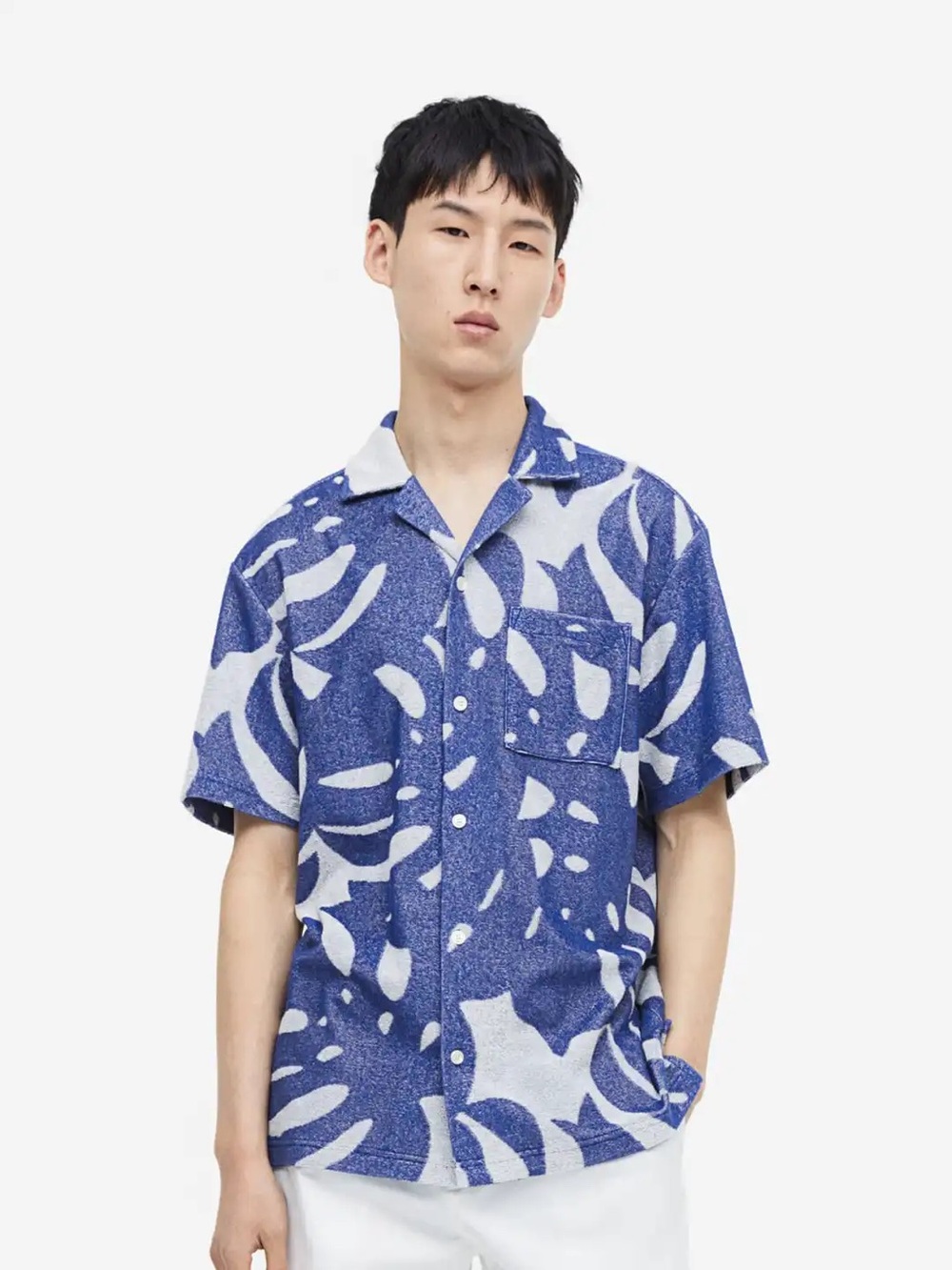 H&M Short Sleeve Resortwear Regular Fit Shirt in Blue & White - XXL